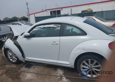 2018 Volkswagen Beetle S/Coast из США, поврежденный, VIN 3VWFD7ATXJM710356